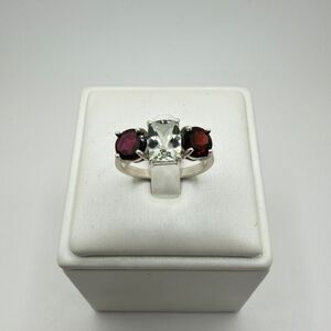NWOT 5x8mm radiant cut Prasiolite, and 6mm garnet round cut accents in 925 ring!
